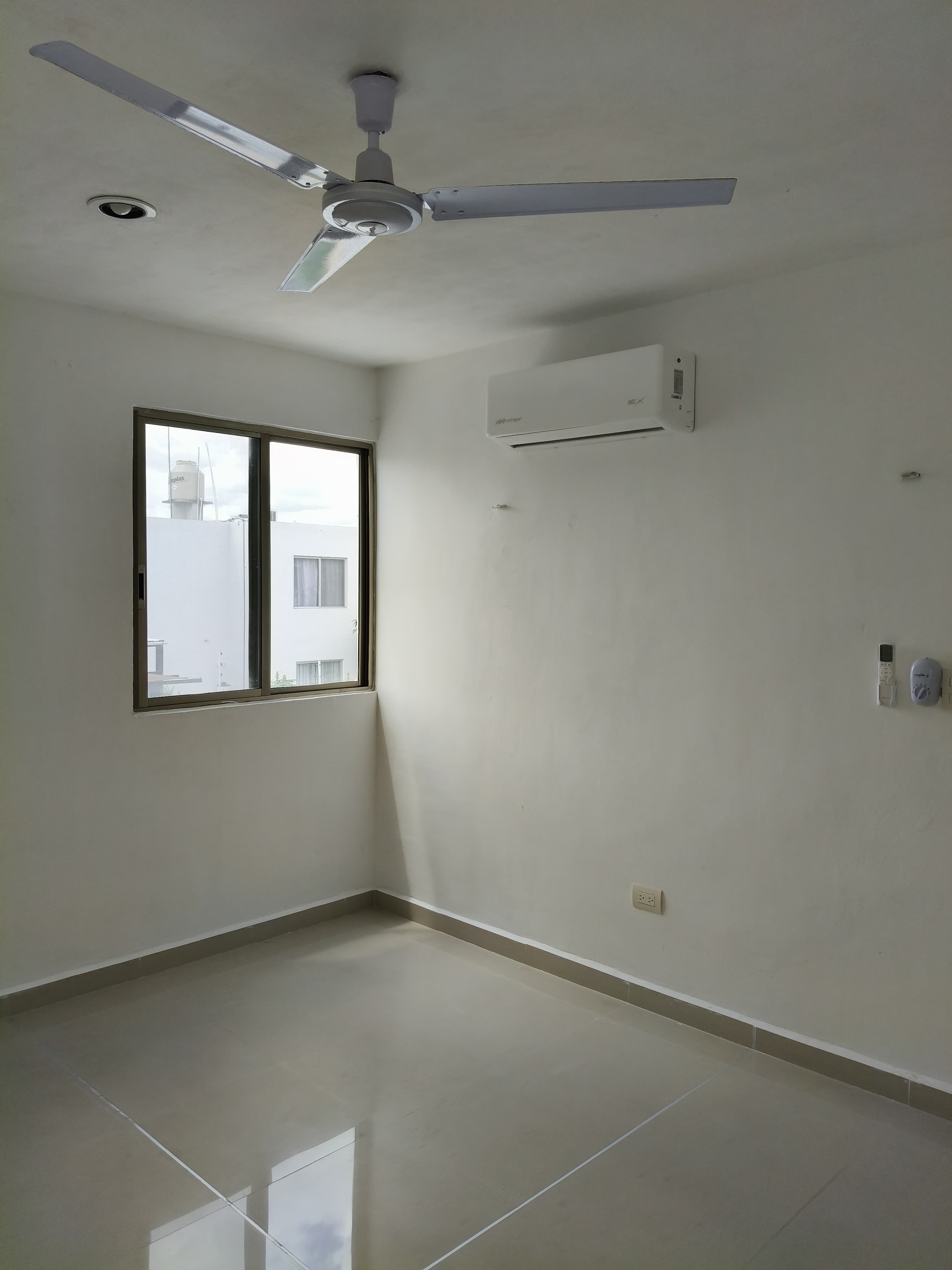 Tres Habitaciones Y Dos Baños En Real Montejo