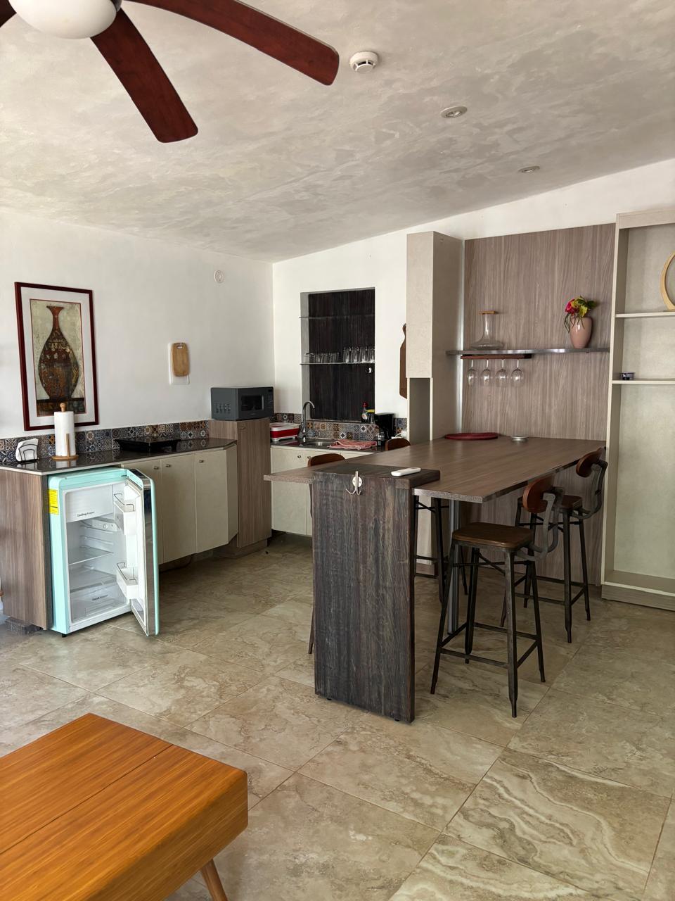 Super amplia y con Cancha de Tenis