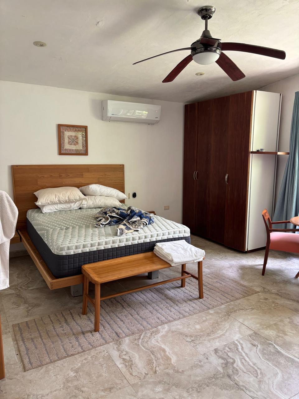 Super amplia y con Cancha de Tenis