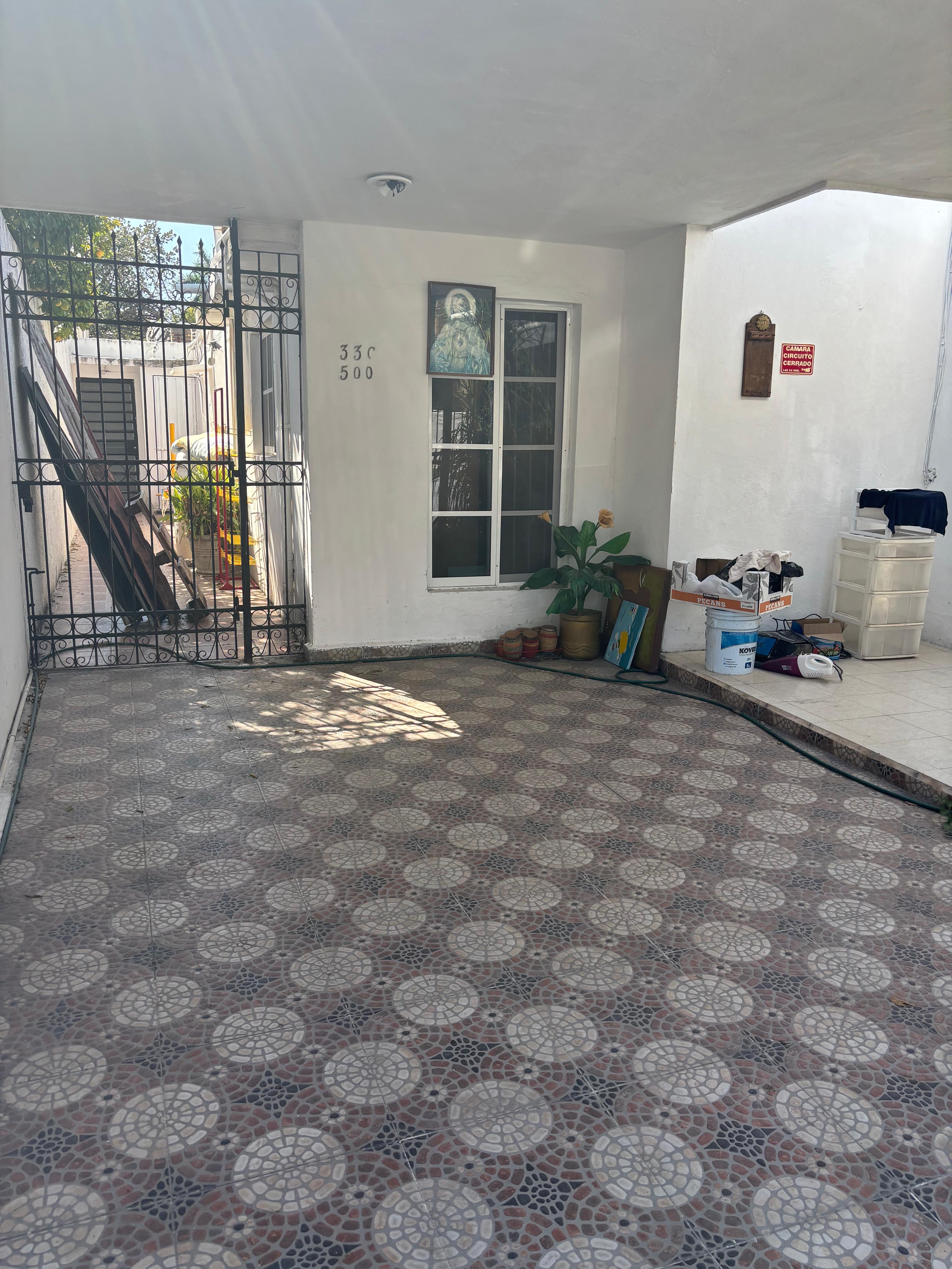 De un piso y muy cerca de Santa Ana