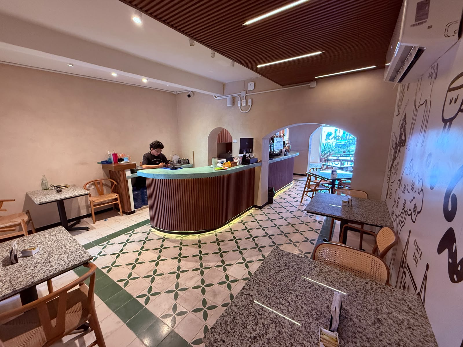 Turnkey restaurant ready to roll on Calle 47! 🍽️✨
