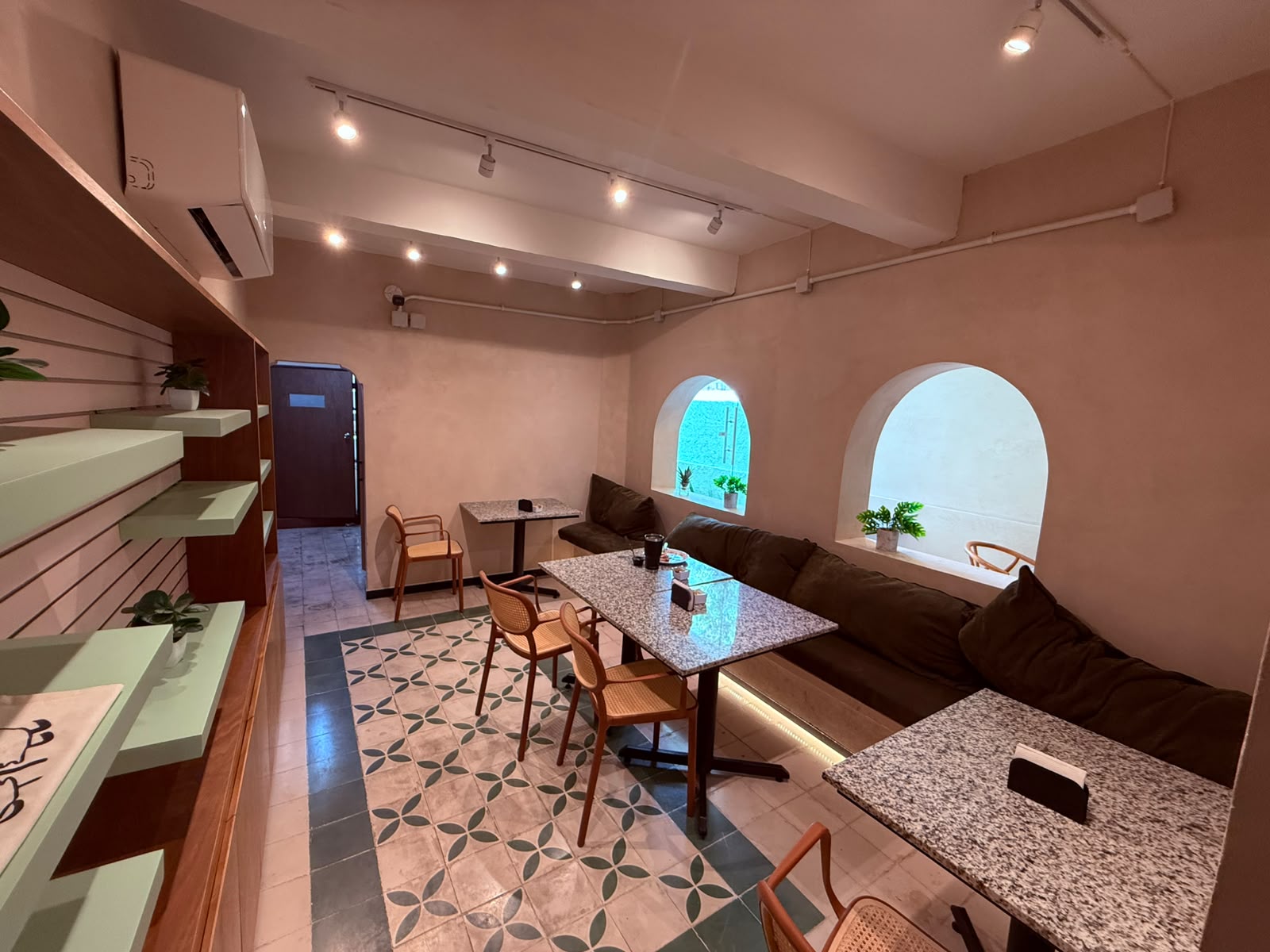 Turnkey restaurant ready to roll on Calle 47! 🍽️✨