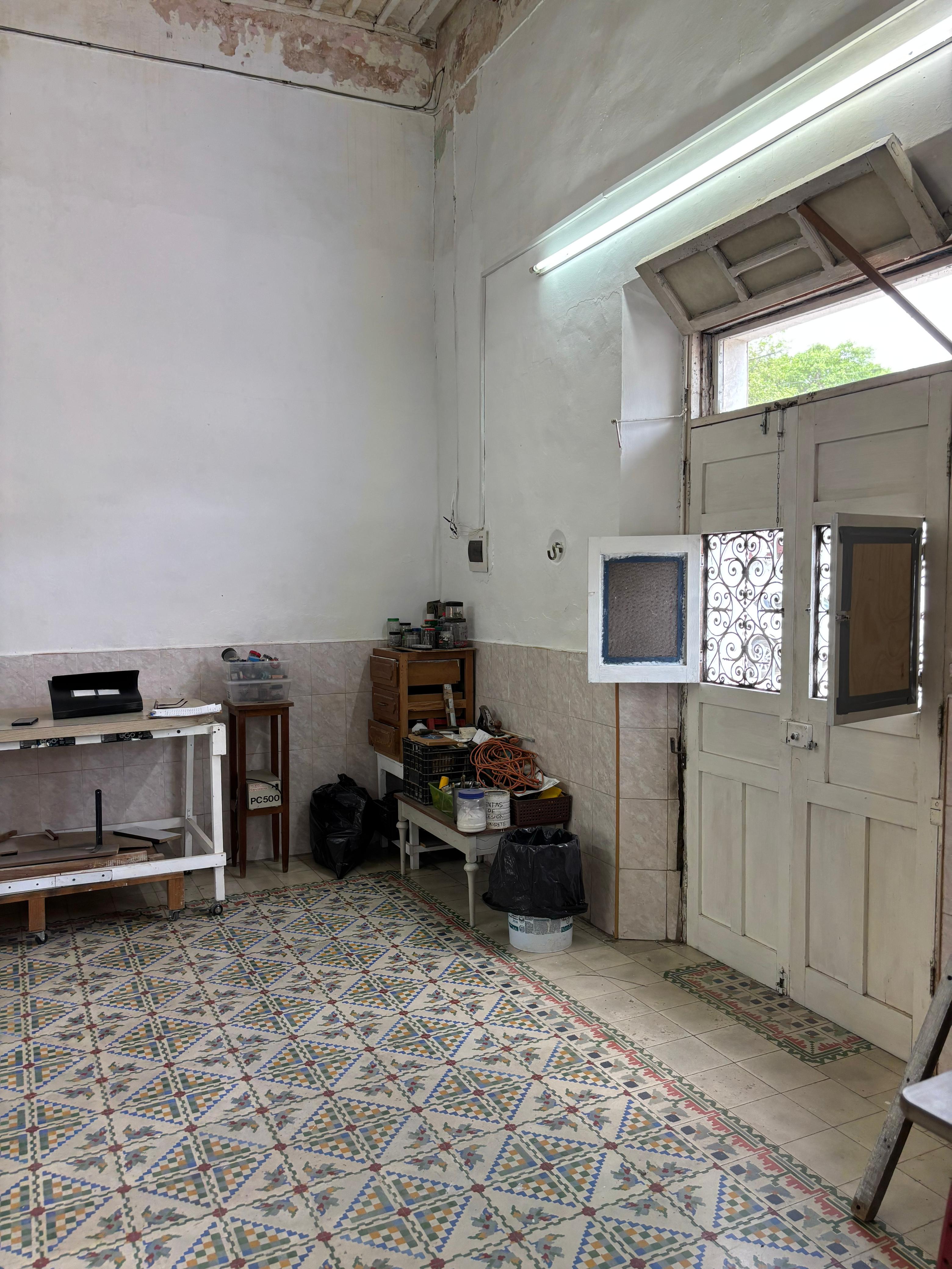 House to remodel one block from La Plancha