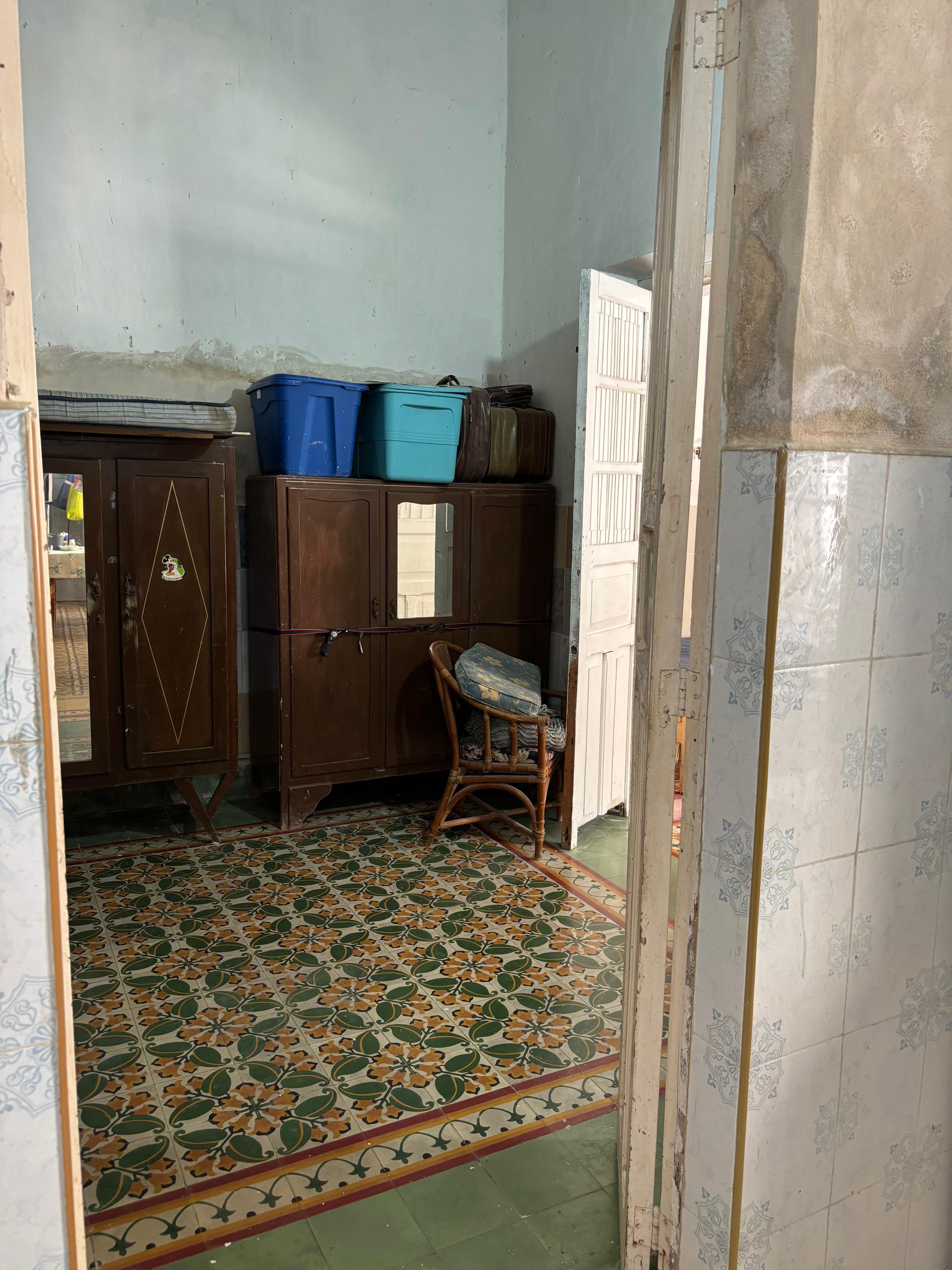House to remodel one block from La Plancha