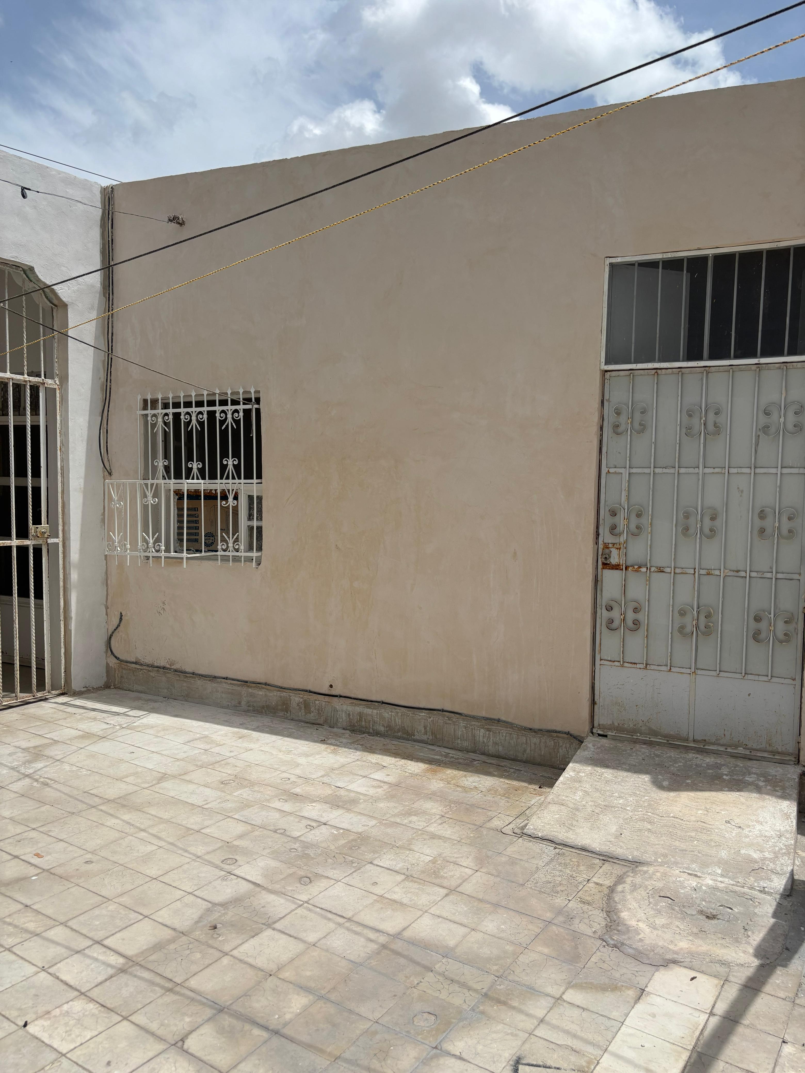 House to remodel one block from La Plancha