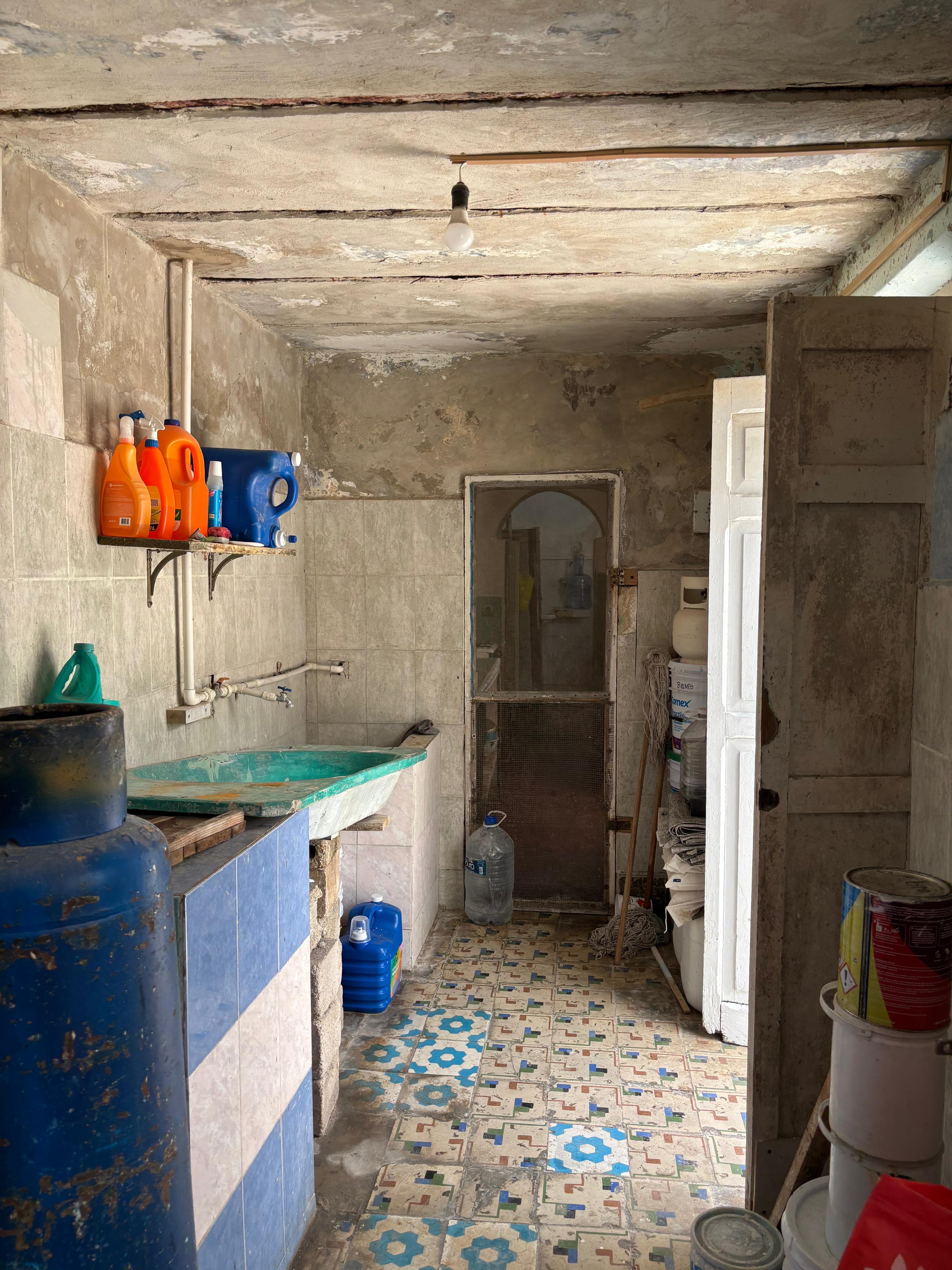 House to remodel one block from La Plancha