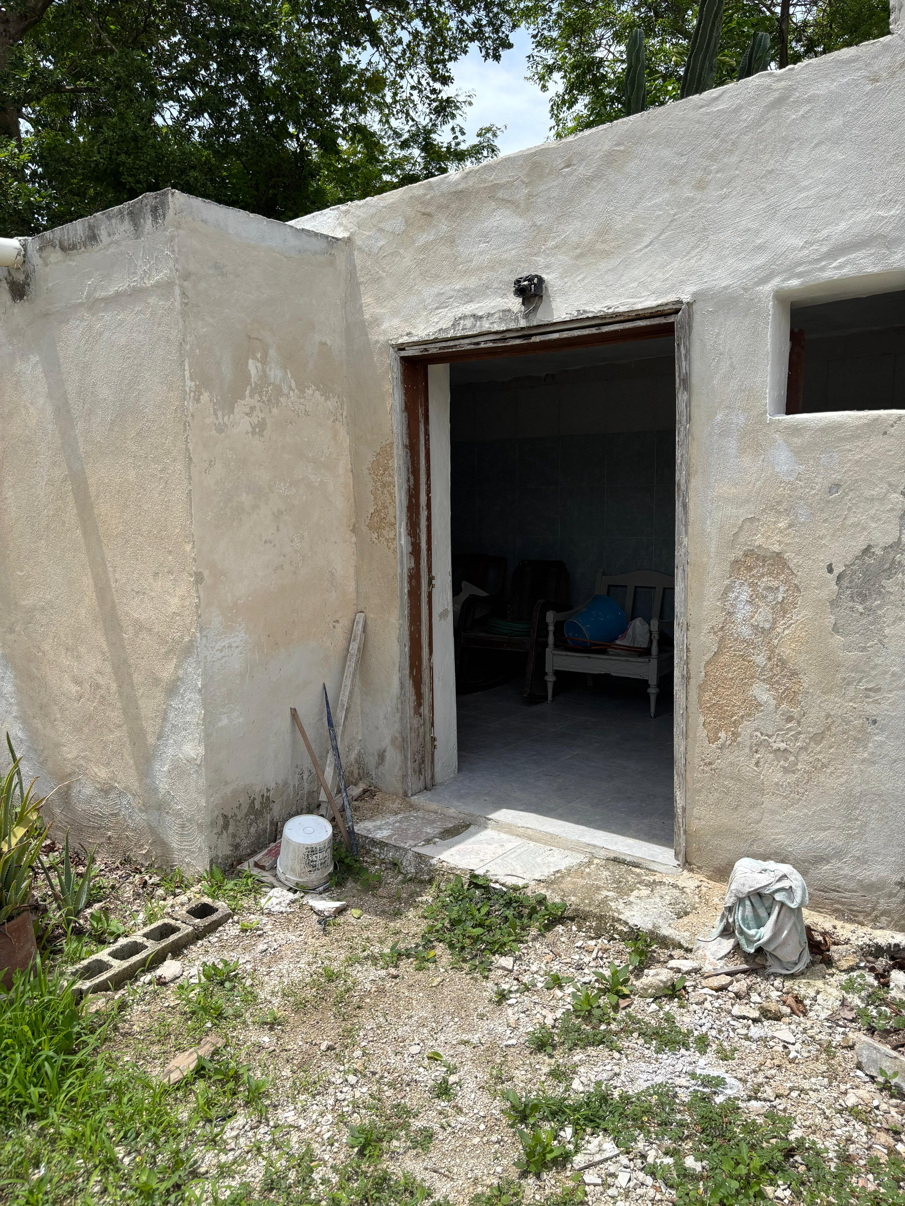 House to remodel one block from La Plancha