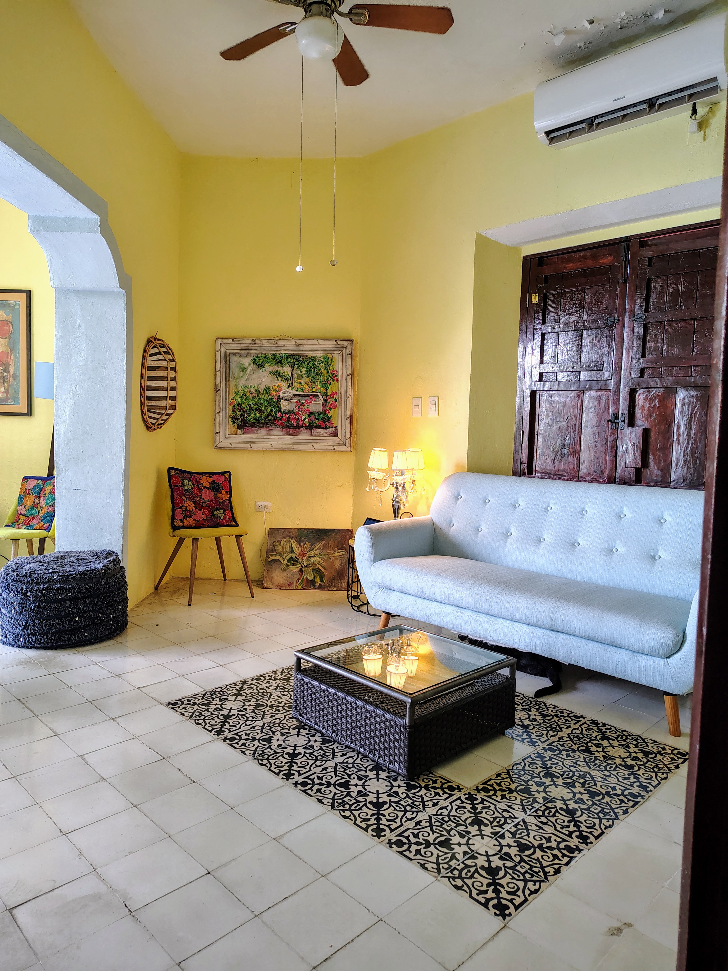 Hermosa Casa de 2 Dormitorios con Impresionante Piscina en Santiago