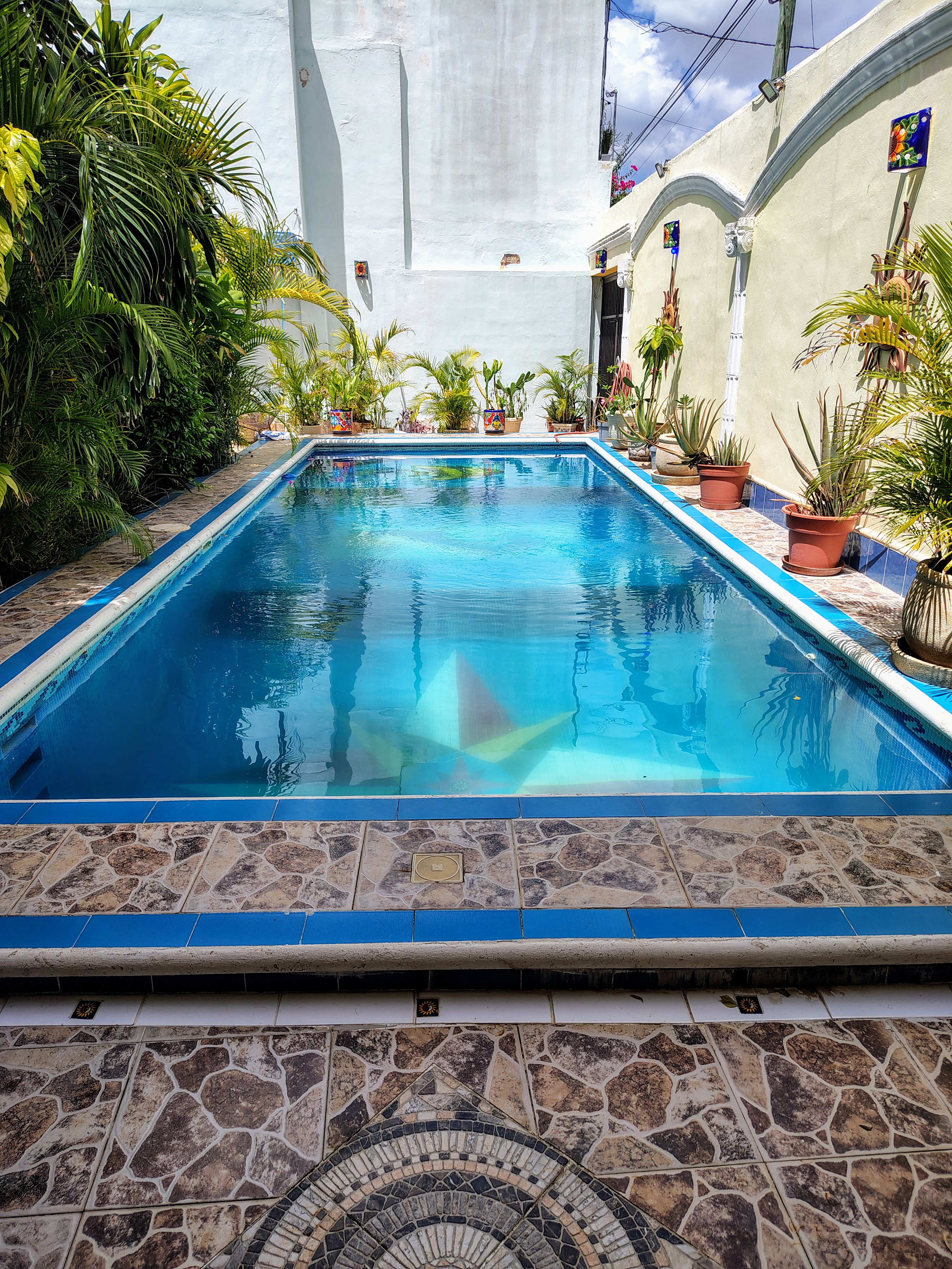 Hermosa Casa de 2 Dormitorios con Impresionante Piscina en Santiago