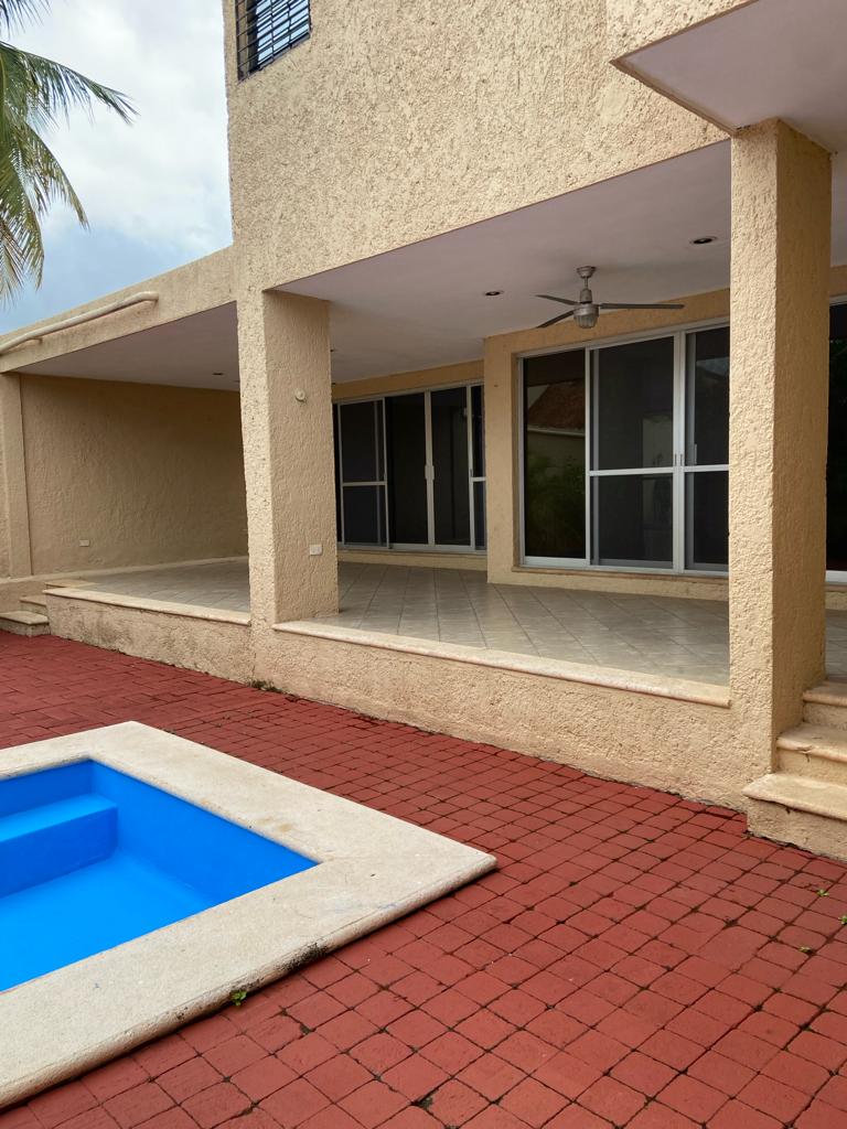 Amplia y con piscina en Loma Bonita