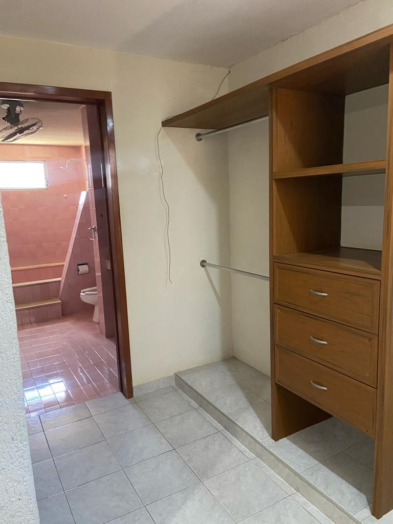 Amplia y con piscina en Loma Bonita