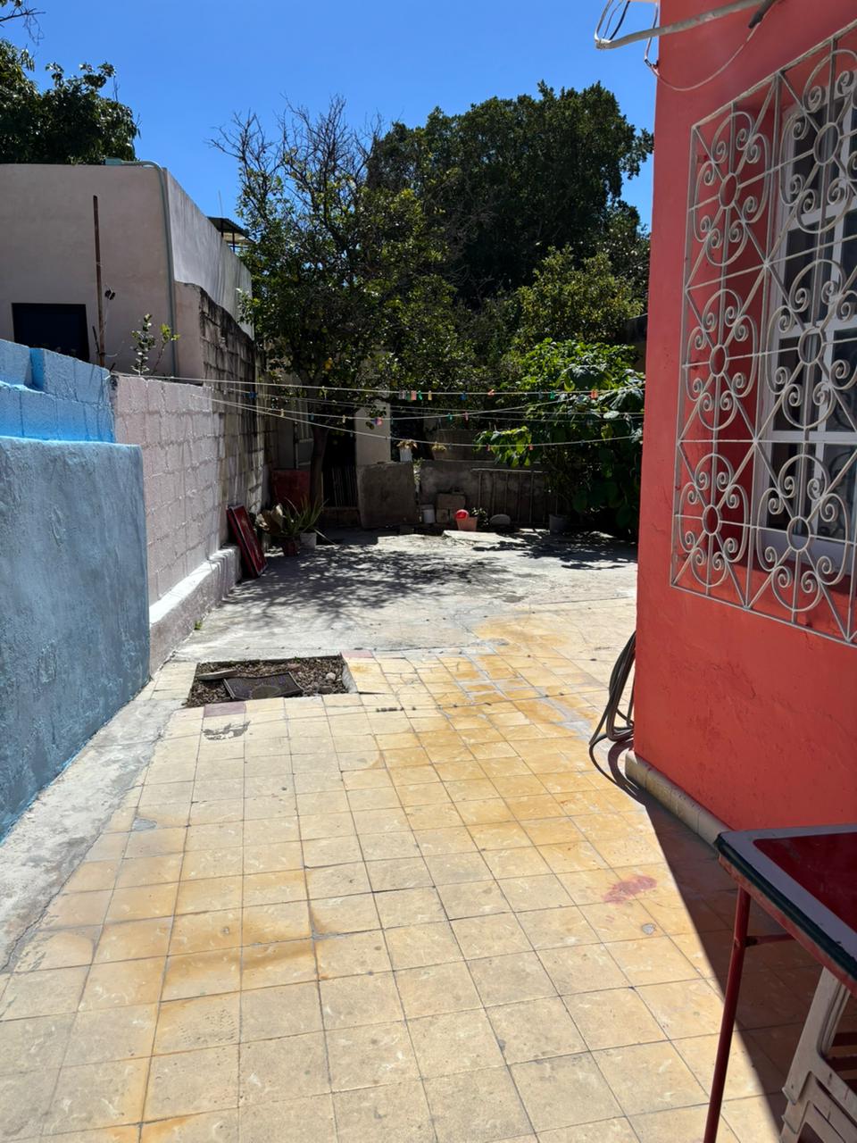 With garage near the Mercado Chembech