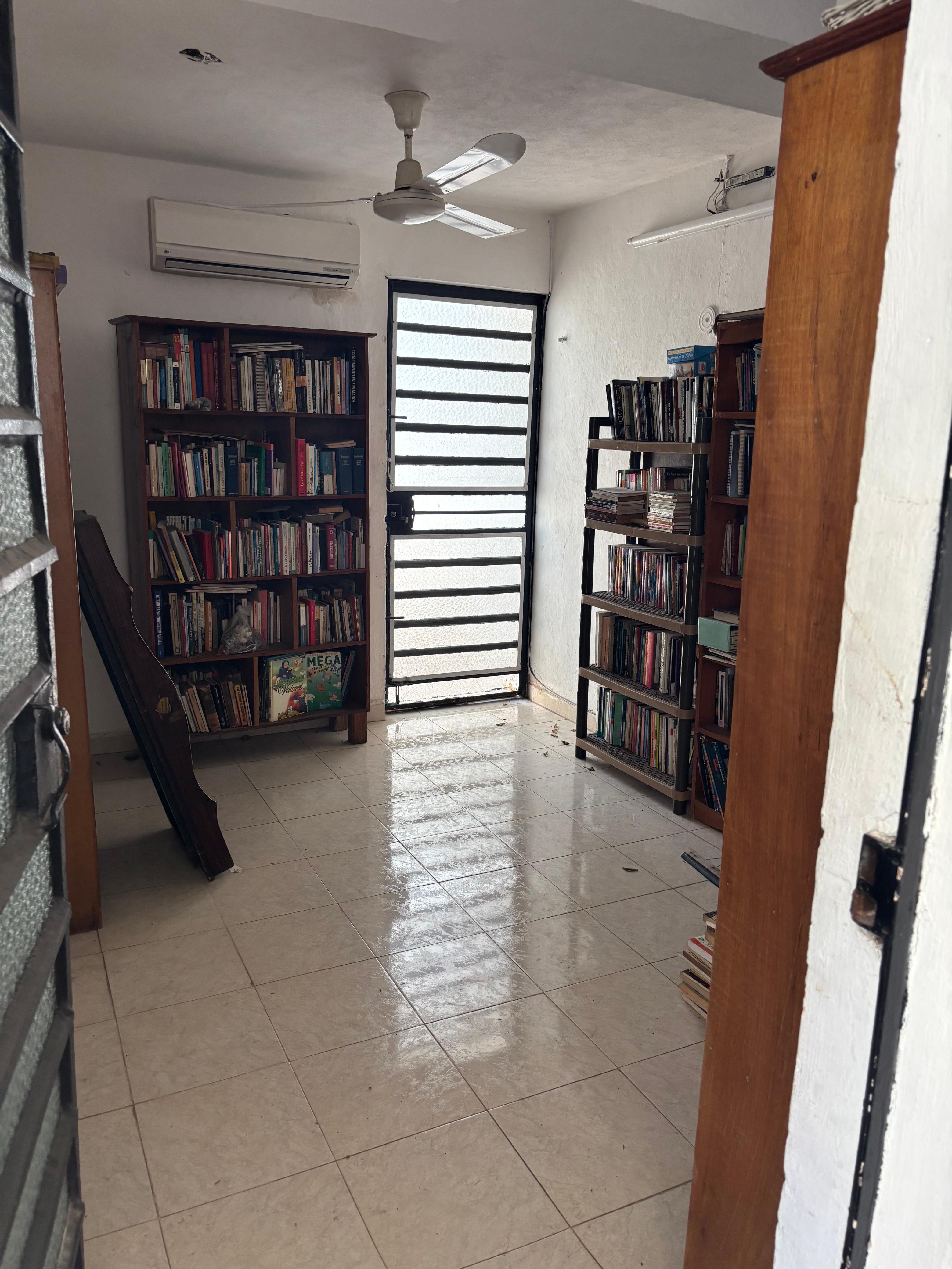 One-story house and very close to Santa Ana