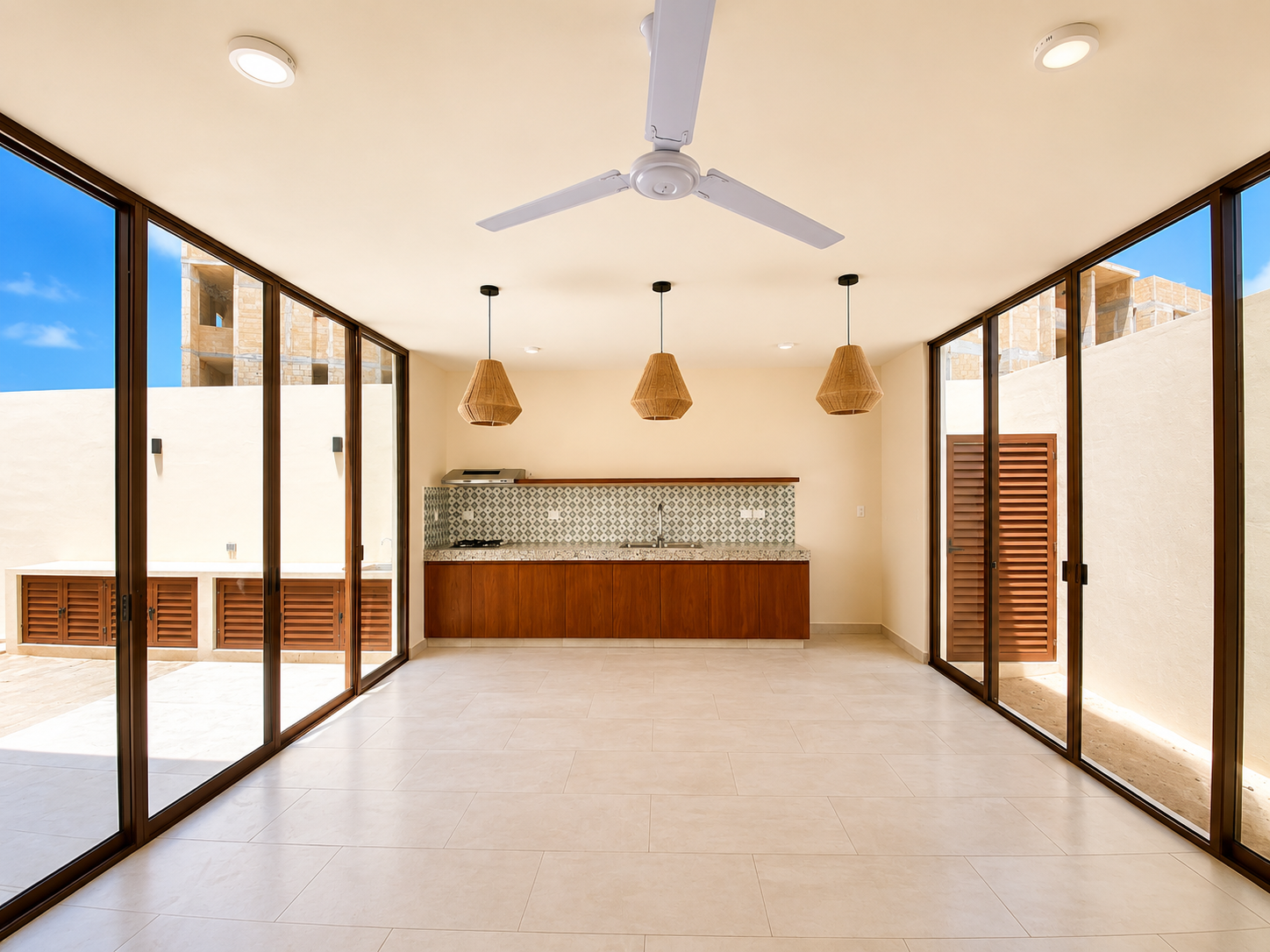 Modern Second-Row Beach Home