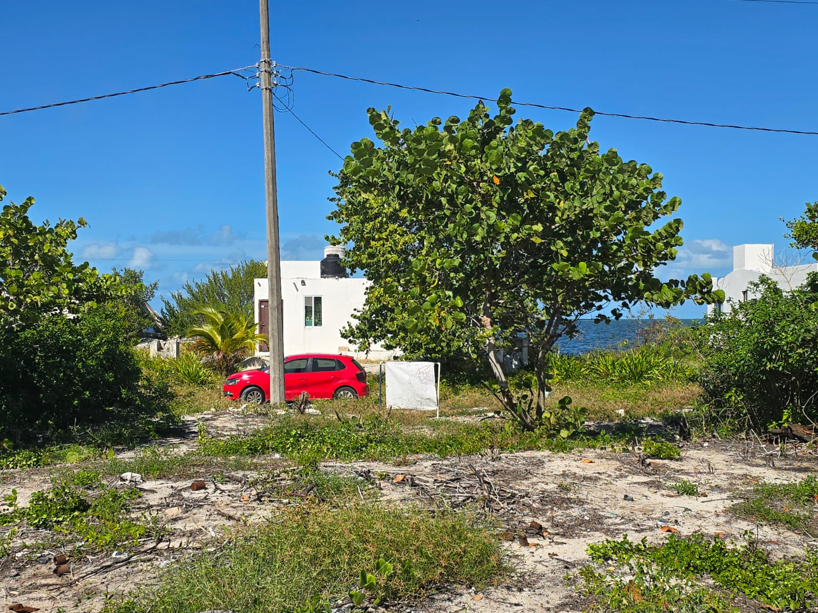 10 metros frente a la costa esmeralda.