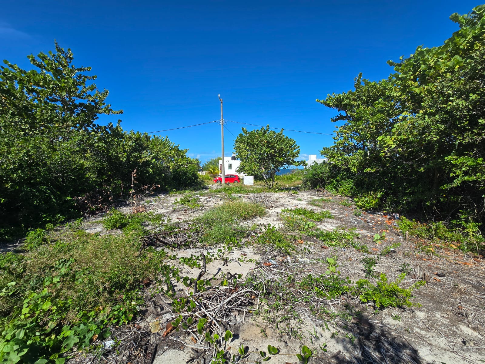 10 metros frente a la costa esmeralda.