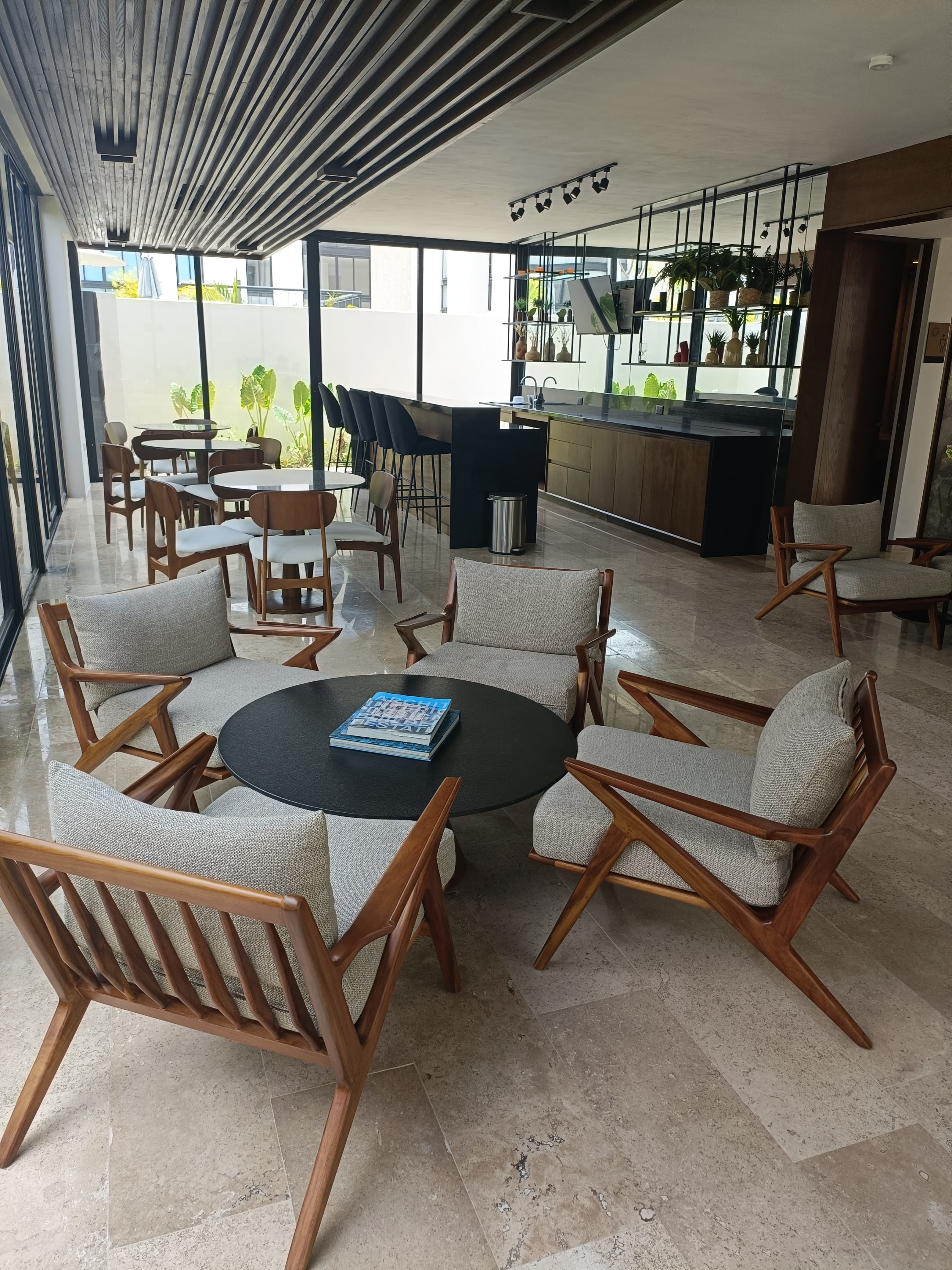 Excellent ground-floor apartment with private garden