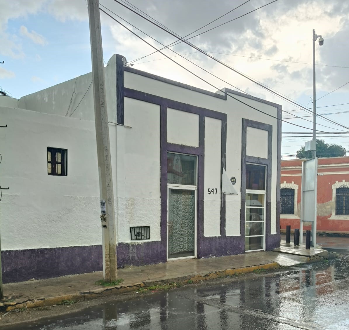 High-traffic location, steps from Av. Itzáes. Your brand belongs here.