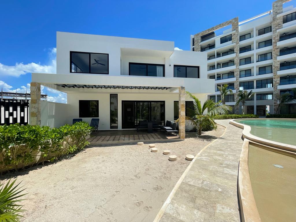 • Luxury Beachfront Villa with Private Pool in Telchac