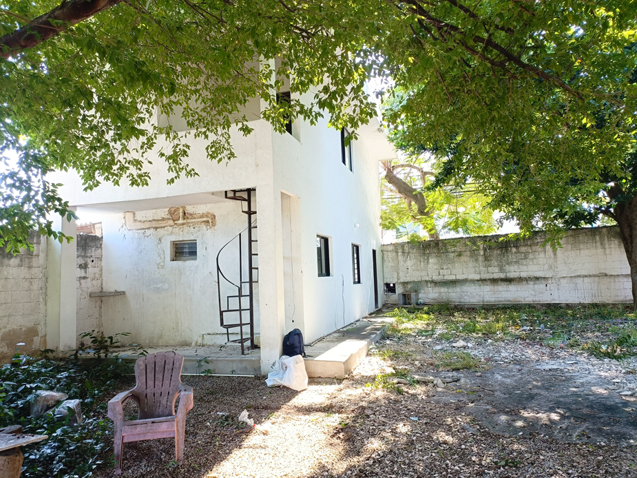 Office very close to Av. Itzaes
