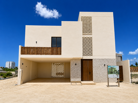 Modern Second-Row Beach Home